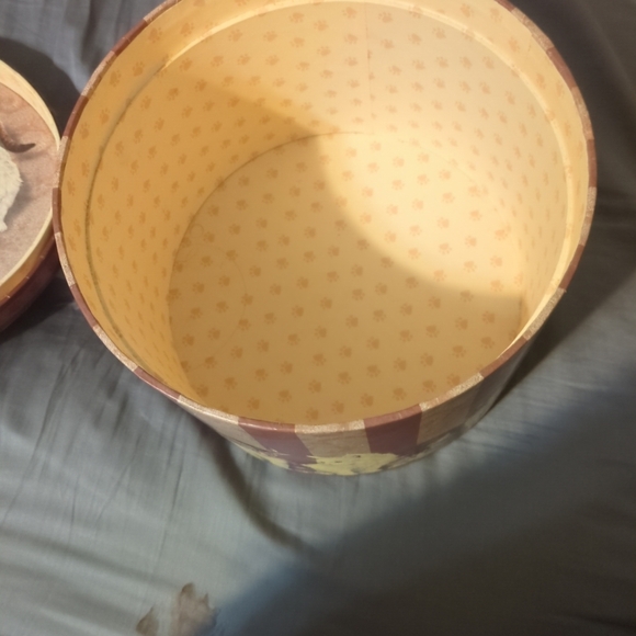 Kitty City Revelations Box with Tray inserts Lid  7.5x5in Round Box - Picture 7 of 7